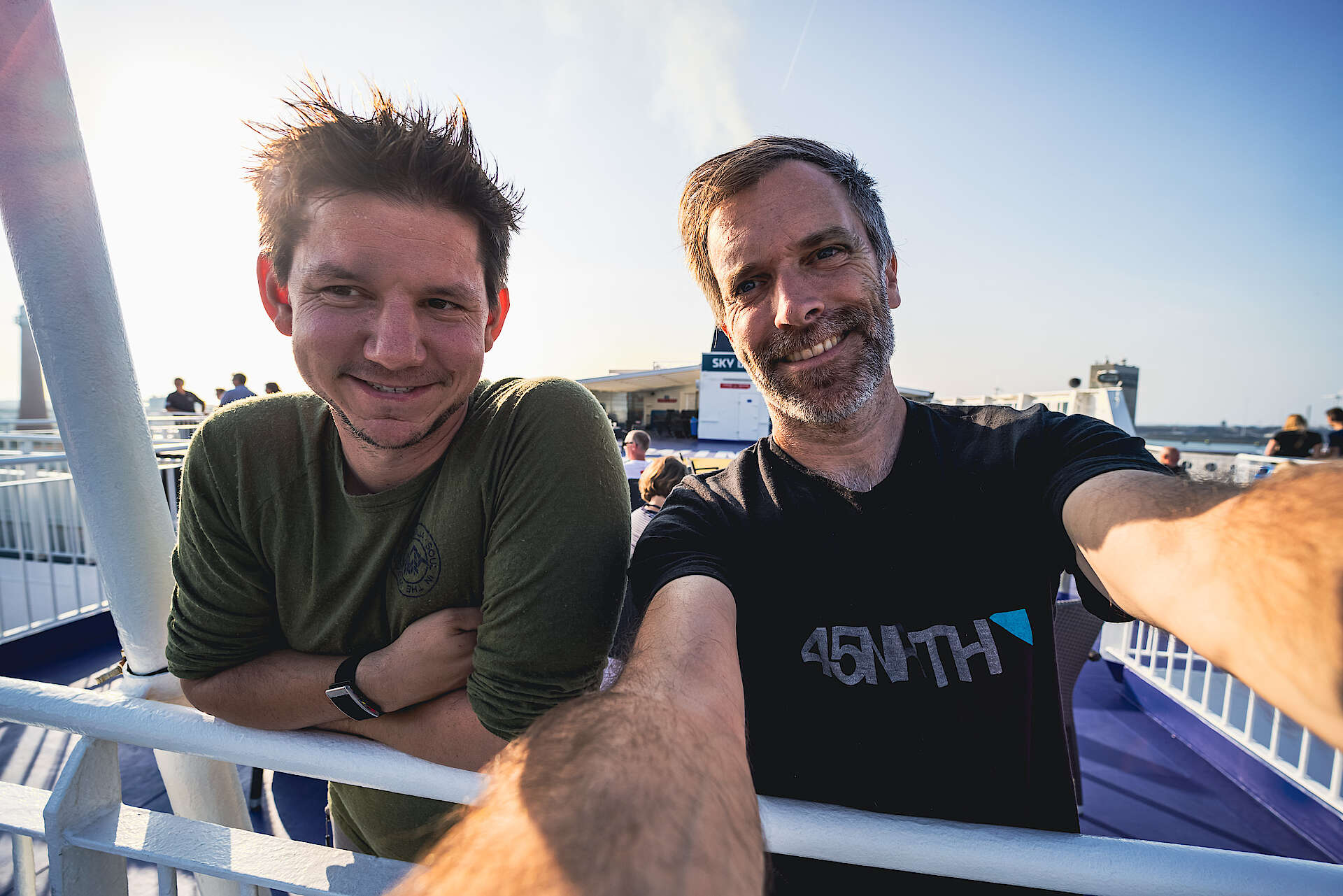 Tobias Woggon und Martin Donat auf der Fähre nach Schottland
